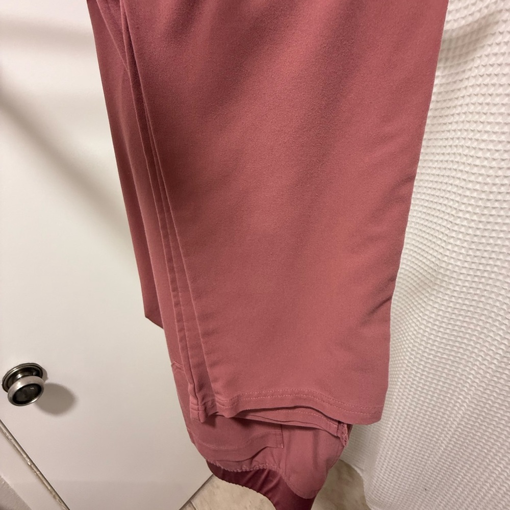 FIGS Women's MAUVE Casma Top (M) & Yola Skinny Pant (MP) (BUNDLE) - Picture 4 of 9